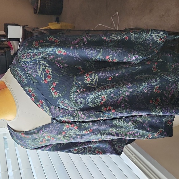 Gorgeous Dark Femme Floral Jessica Simpson Blouse, Sz 1X - Picture 2 of 6